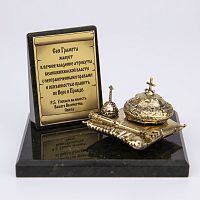 Фигурка на камне "Символы власти"